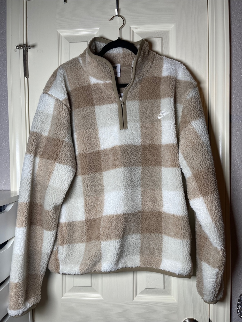 Nike Men’s Beige and White Check Sherpa Half-Zip Pullover